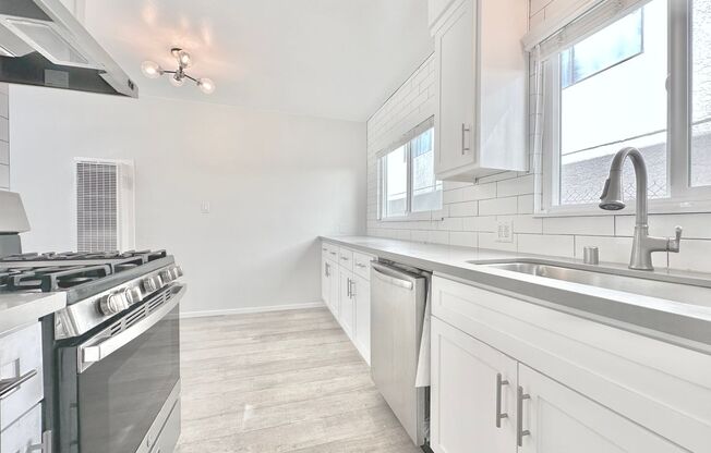 1676 Manning Ave