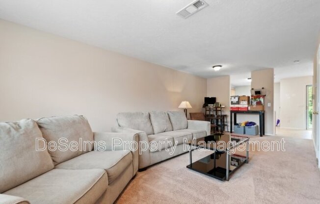 1204 PARKSTONE LN