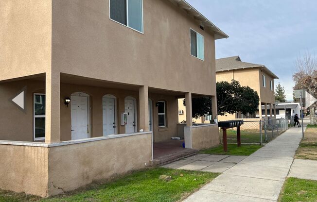 2 beds, 1 bath, $1,250, Unit 09 - 85