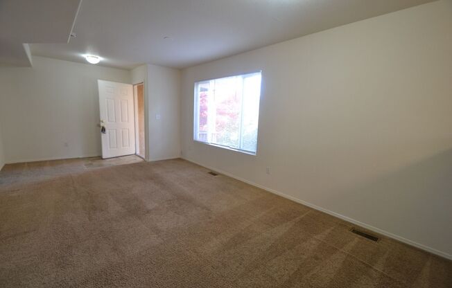 Corner 3 bed, 2.5 Bath Townhome in District 20!