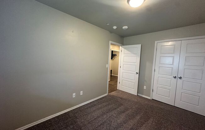 3 beds, 2.5 baths, $1,565