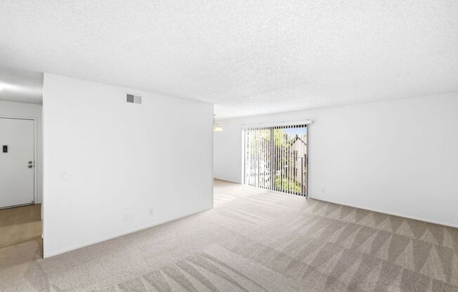 Top Floor 3 Bed, 2 Bath Condo in Desirable Greenhouse 1 Community!