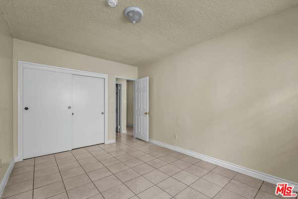 1095 W 39 ST