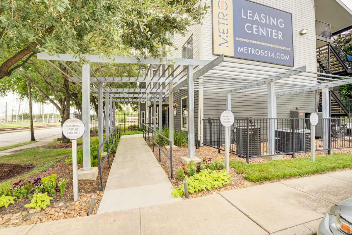 Welcome to Metro 5514 Cityside Apartments in the 77021 Area