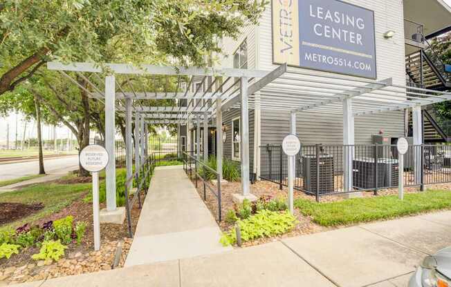 Welcome to Metro 5514 Cityside Apartments in the 77021 Area