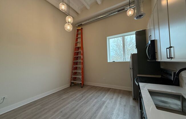 1 bed, 1.5 baths, 689 sqft, $2,400, Unit 207