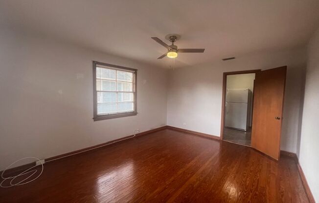 1 bed, 1 bath, $930, Unit UNIT # 4