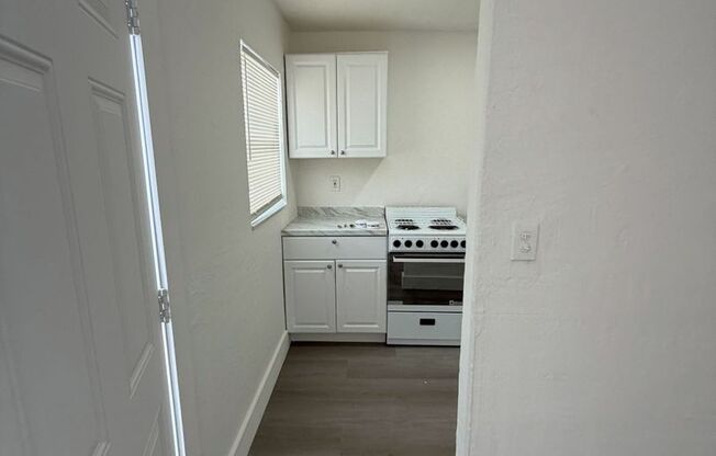 Bright & Renovated 2 Bedroom Apartment in Miami