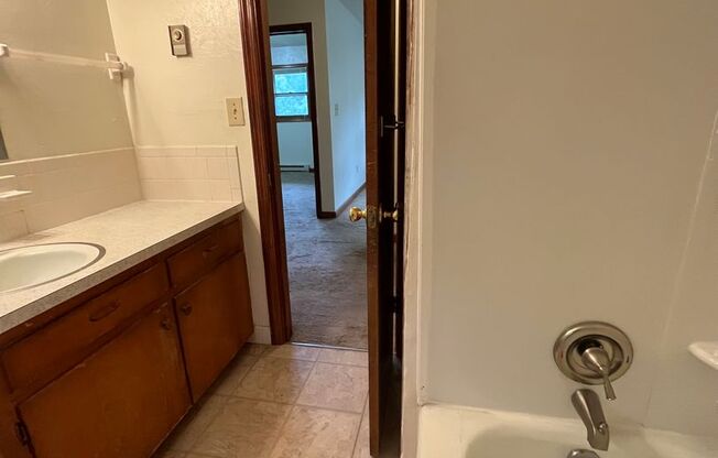 2 beds, 1 bath, 903 sqft, $1,090, Unit O-2