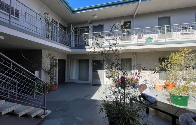 1152 POINSETTIA PL