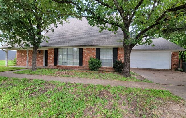 Bryan - 4 bedroom / 3 bath house close to Blinn College & Bryan High School!!