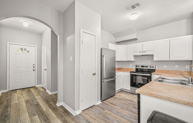 7811 Kingsbury Wood
