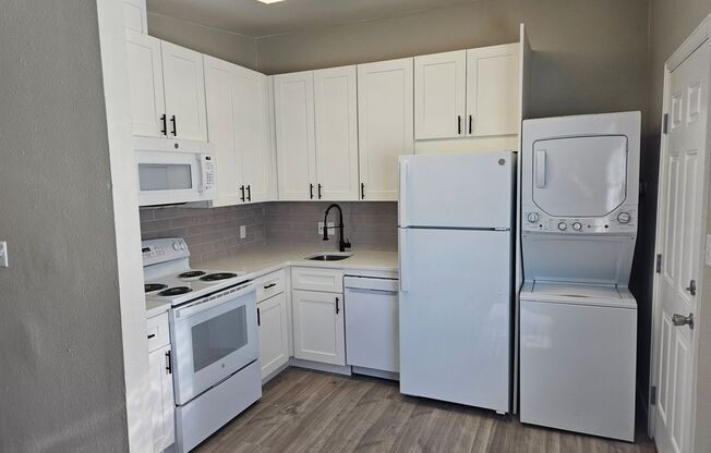 2 Bed 1 Bath Home In Denver.