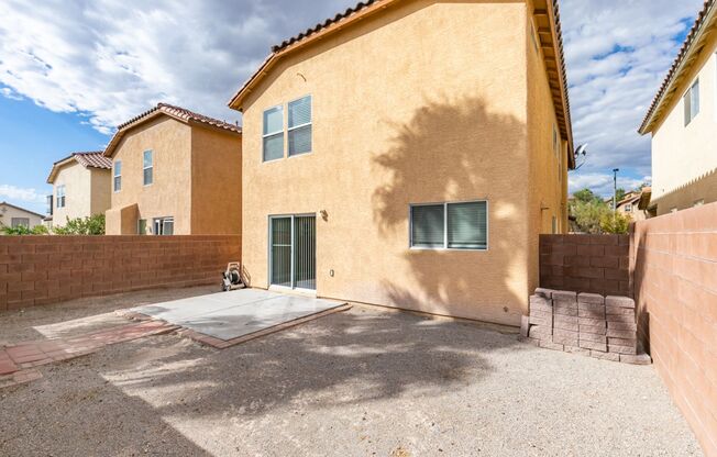 4 beds, 2.5 baths, $1,900