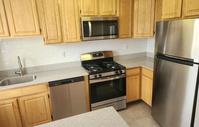 1 bed, 1 bath, 663 sqft, $1,595, Unit H-12