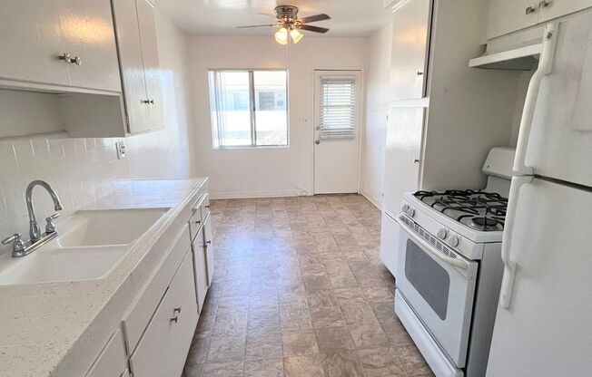 Spacious 2BD/1BA, 1BD/1BA, Studio/1BA(All Utilities Pay)-Cute Efficiency-Great Location
