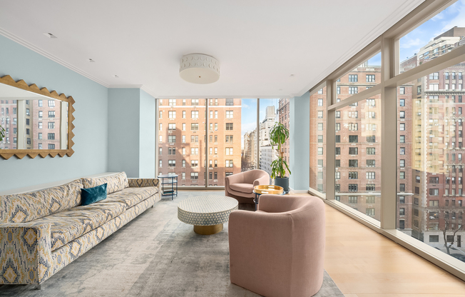 1055 AVE 4