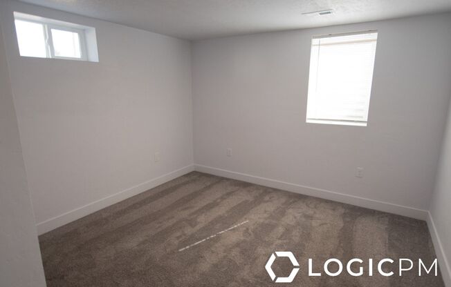 2 beds, 1 bath, 998 sqft, $1,350