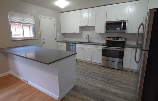 2 beds, 1 bath, $3,600, Unit 821