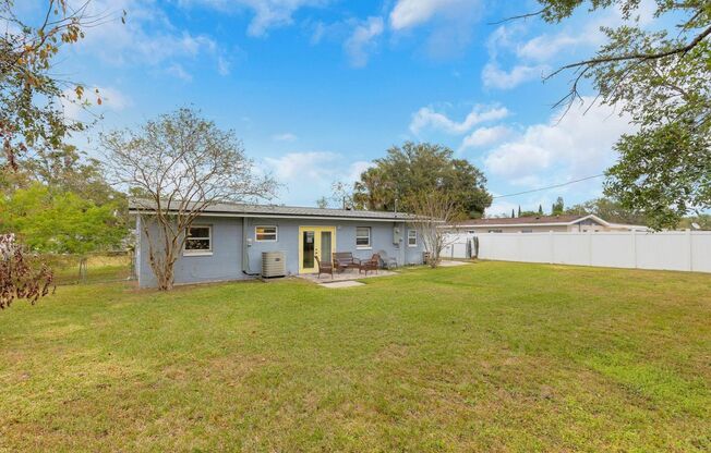 Charming 3-Bedroom, 2-Bathroom Single Family Home in Apopka,FL!