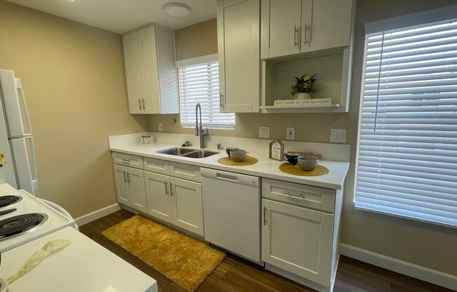 2 beds, 2 baths, 900 sqft, $2,595, Unit 36