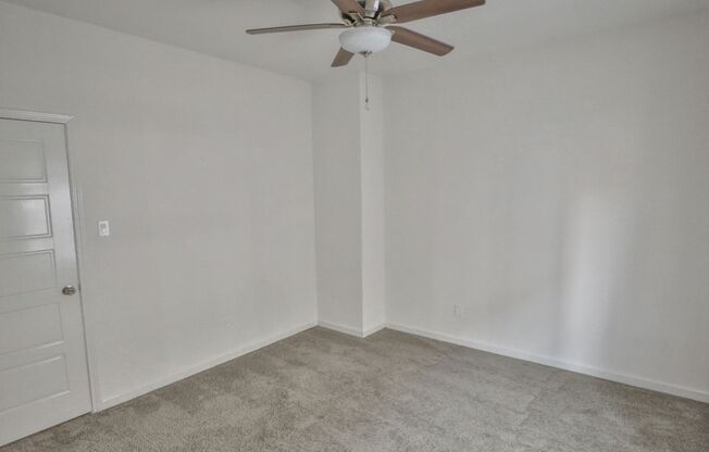 3 beds, 2.5 baths, $1,850, Unit Dakota st #102