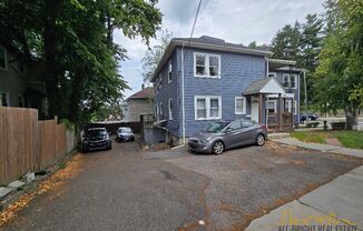 Large Duplex - Off-Street Parking - Central AC - Balcony