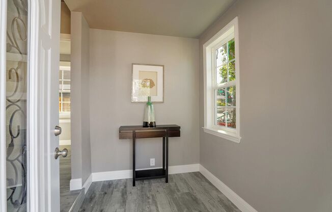 Adorable & Modern Remodeled Home, New floors & Paint, Renovated Bathroom, New Appliances, Solar!