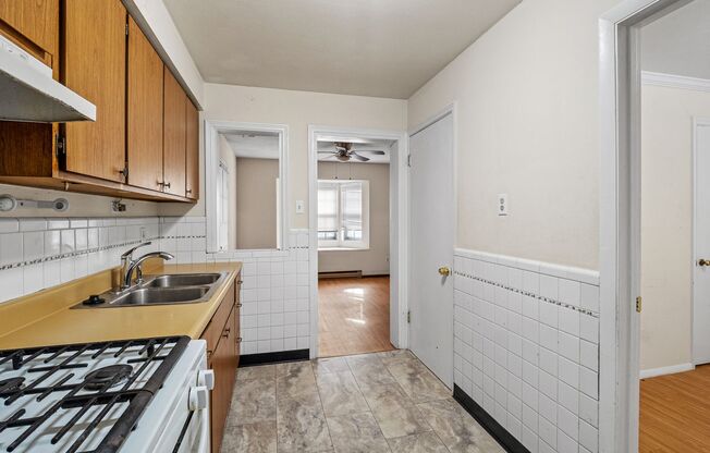 3 beds, 1 bath, $1,250