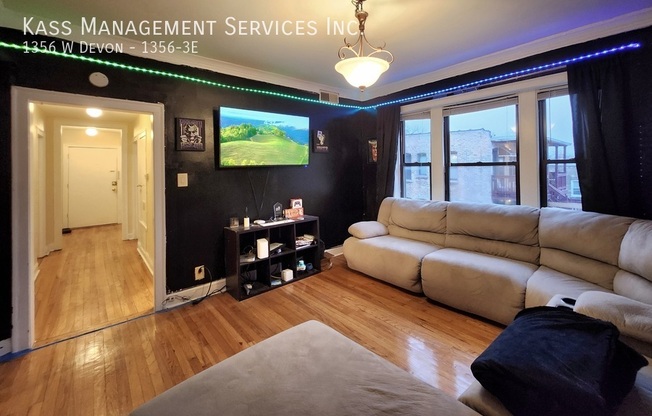 1356 W DEVON