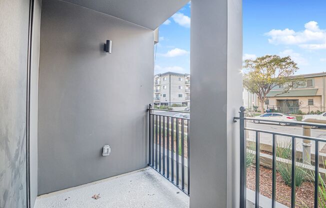 1 bed, 1 bath, 611 sqft, $2,595, Unit 100