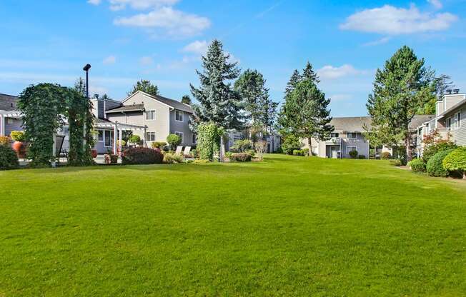 Glennbrook Exterior Apartments in Lynnwood, WA