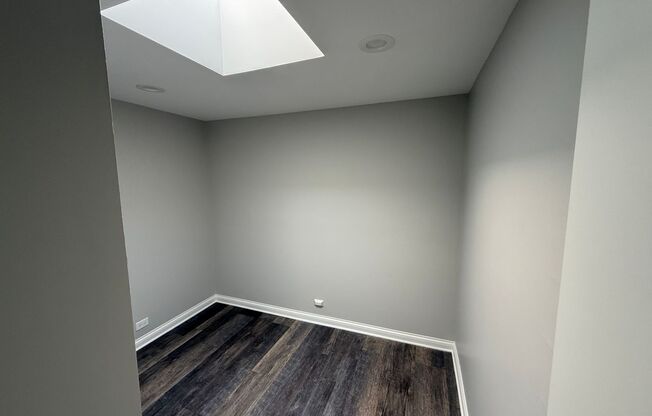 2 beds, 1.5 baths, $2,700, Unit 303