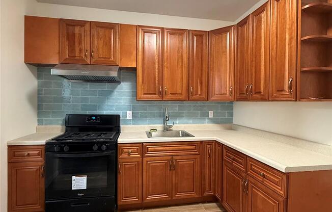 3 beds, 1 bath, 2,988 sqft, $4,300, Unit 2