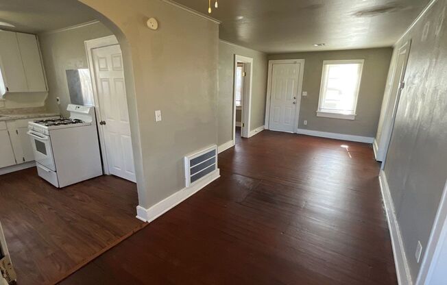 2 beds, 1 bath, $975