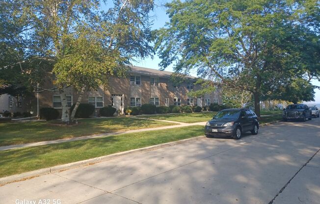 2 beds, 1 bath, $1,139, Unit 516 3002