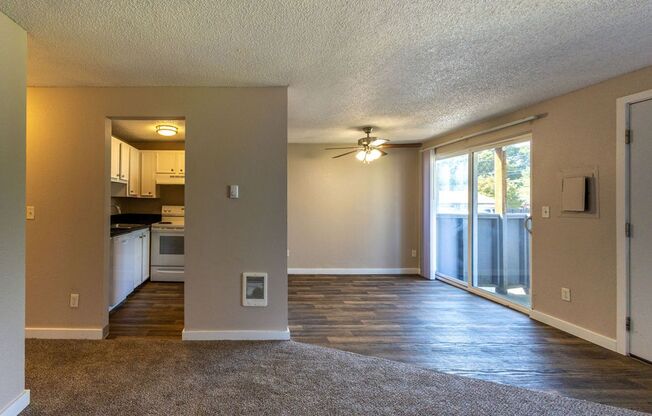 2 beds, 1 bath, 735 sqft, $1,595, Unit 13