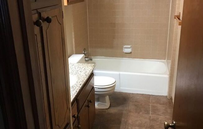 3 beds, 2 baths, $1,300