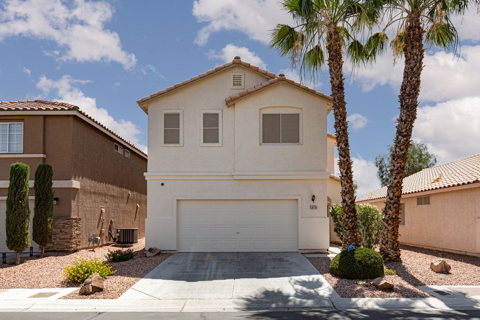 3 bedroom home located near 215 Freeway and shopping.