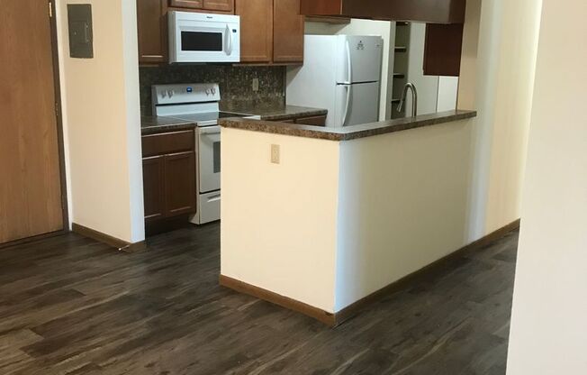 3 beds, 1 bath, 1,040 sqft, $1,695, Unit 3156-306