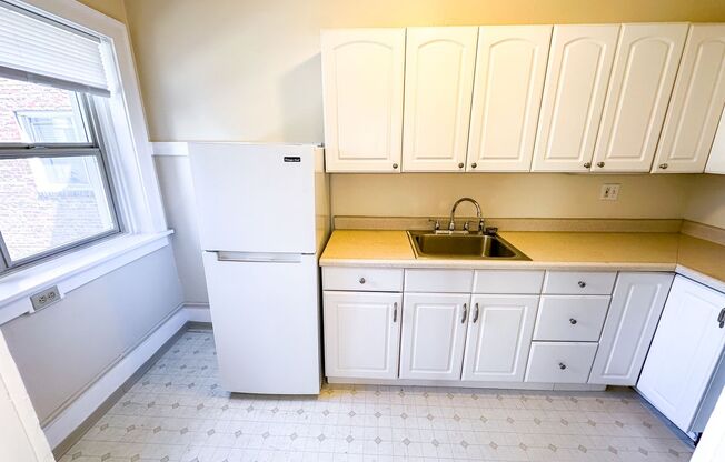 Studio, 1 bath, 437 sqft, $1,395, Unit 102