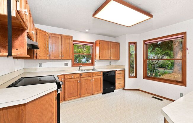 Charming 3-Bedroom Home with Garage & Lawn Care Included