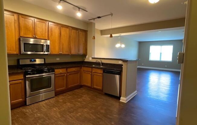 2 beds, 2 baths, 1,328 sqft, $2,400, Unit 316