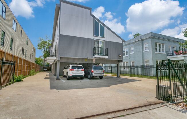 4023 N Hall St. #206