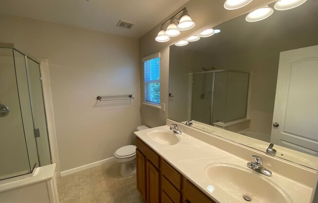 3 beds, 2.5 baths, $2,595, Unit #3014