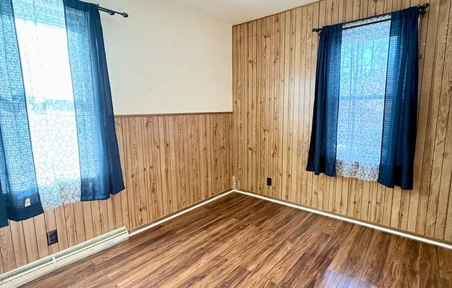 3 beds, 1 bath, $1,600