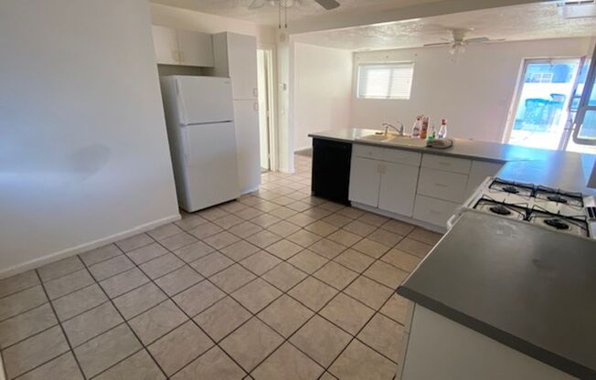 2 beds, 1 bath, 1,000 sqft, $1,250, Unit 609B