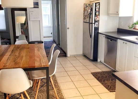 2 beds, 1 bath, 900 sqft, $2,600, Unit 1