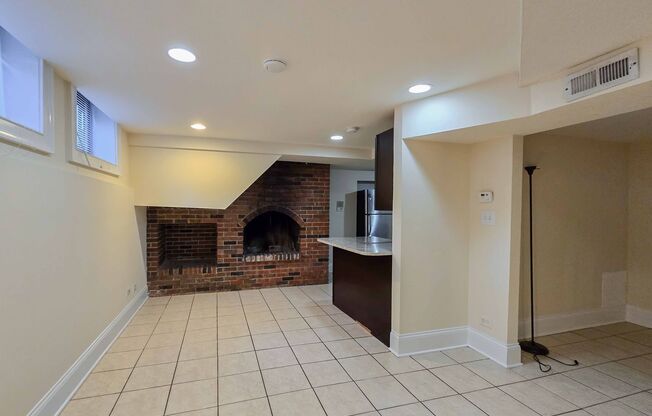 3 beds, 2 baths, 1,365 sqft, $4,250, Unit 877-D1