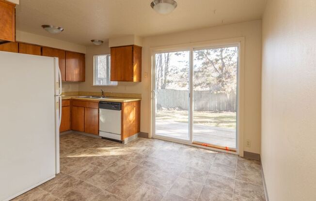 2 beds, 1 bath, $1,400, Unit #3